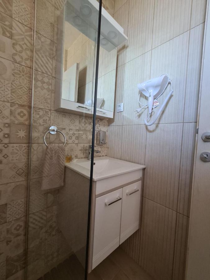 Salas Isailovi Sremska Mitrovica Buitenkant foto