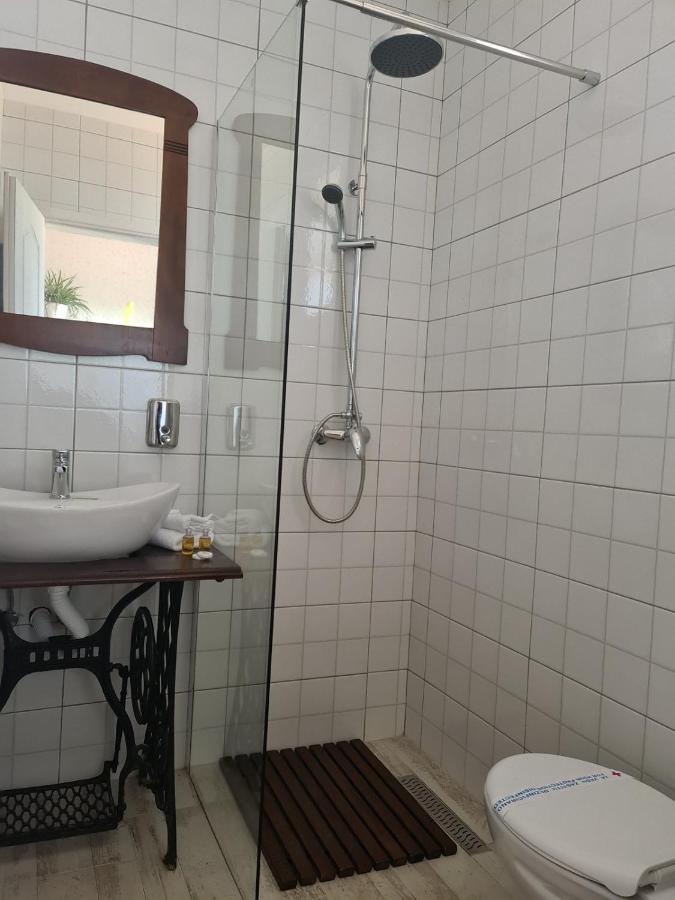 Salas Isailovi Sremska Mitrovica Buitenkant foto