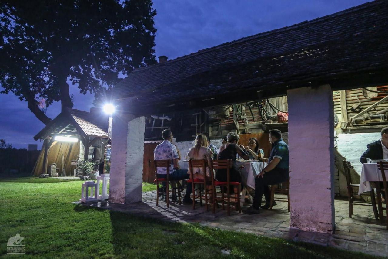Salas Isailovi Sremska Mitrovica Buitenkant foto