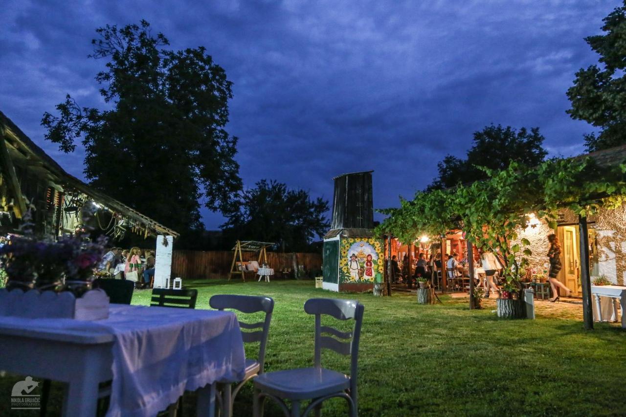 Salas Isailovi Sremska Mitrovica Buitenkant foto