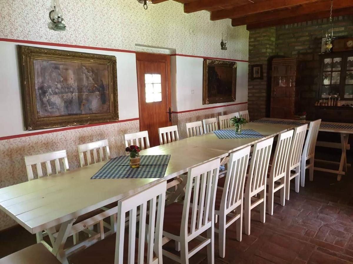 Salas Isailovi Sremska Mitrovica Buitenkant foto