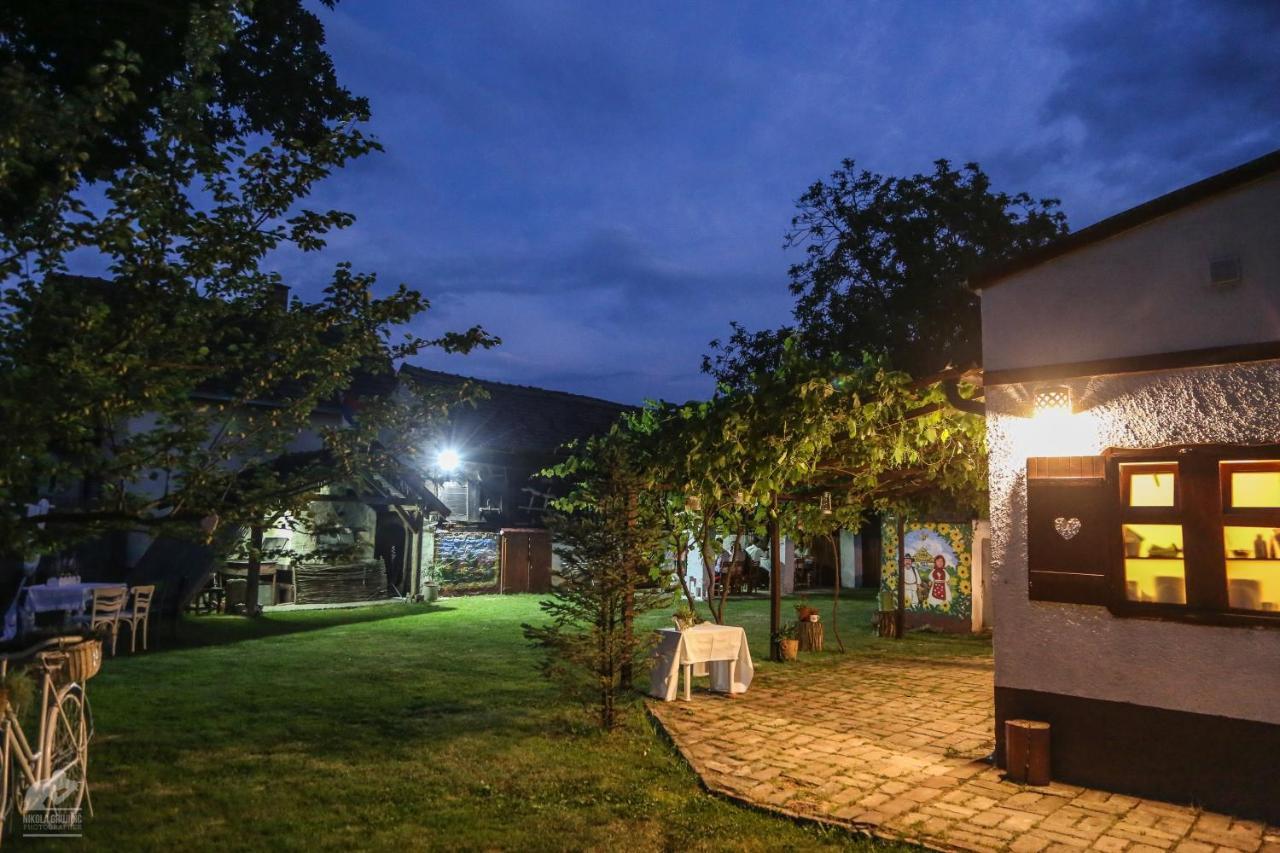 Salas Isailovi Sremska Mitrovica Buitenkant foto