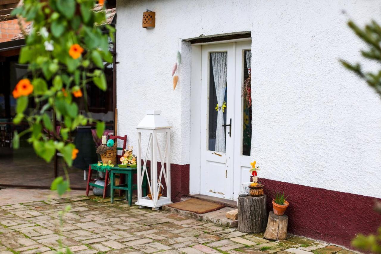 Salas Isailovi Sremska Mitrovica Buitenkant foto