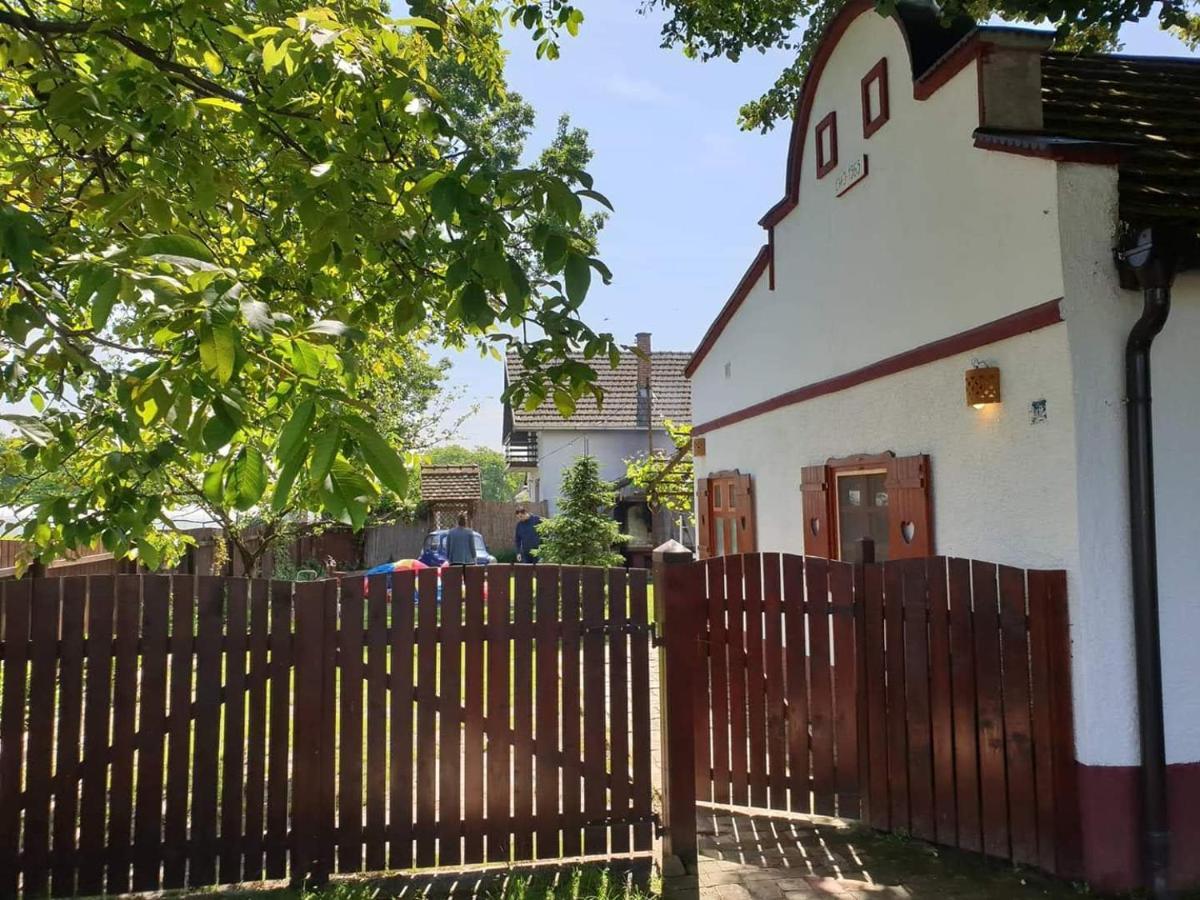 Salas Isailovi Sremska Mitrovica Buitenkant foto