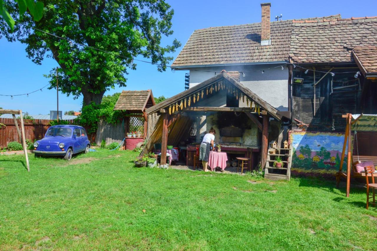 Salas Isailovi Sremska Mitrovica Buitenkant foto