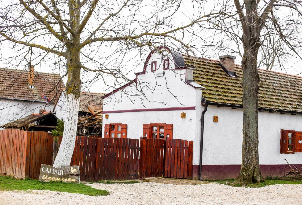 Salas Isailovi Sremska Mitrovica Buitenkant foto