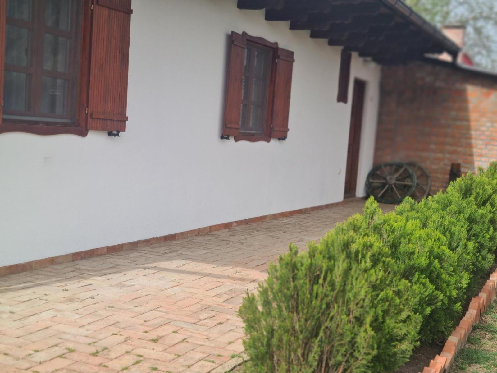 Salas Isailovi Sremska Mitrovica Buitenkant foto